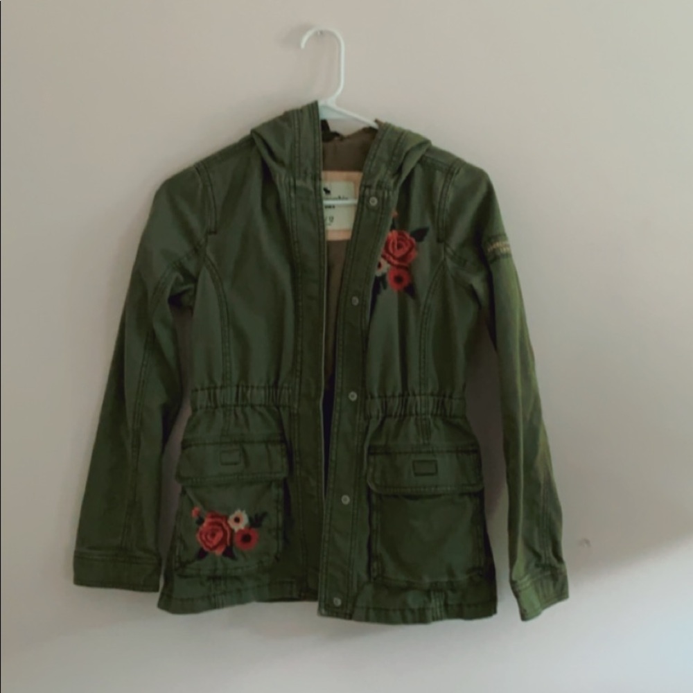 Abercrombie Kids jacket! 💚